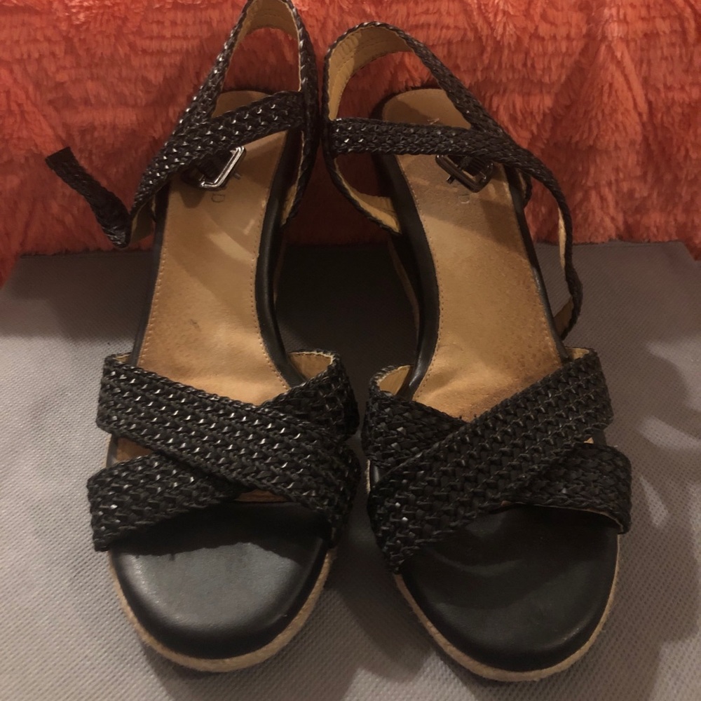 Michelle D Wedges